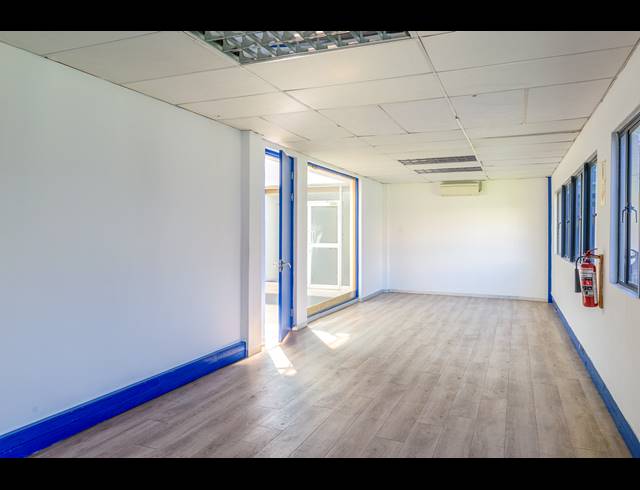 1,610M² OFFICE FOR SALE IN WOODMEAD